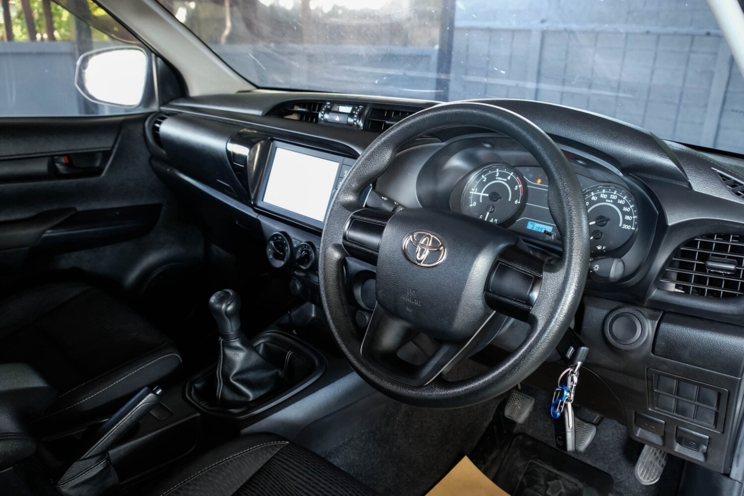 LINE_ALBUM_TOYOTA REVO CAB ปี22 สีเทา ไมล์ 30,000km z edition_261023_9