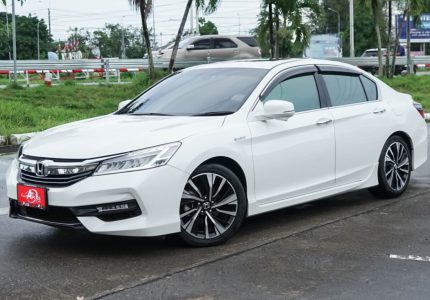 LINE_ALBUM_Accord 2.0 HEV ปี2019 สีขาว TOP SUNROOF_250929_23