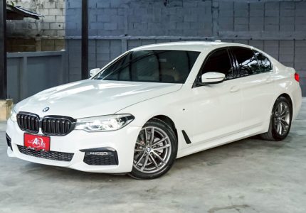 LINE_ALBUM_BMW 520D M SPORT ปี2018 สีขาว ไมล์84,000km_260202_23