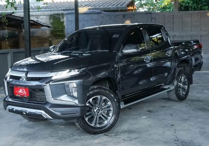 LINE_ALBUM_Triton2.4 4dr ปี19 จด ปี20 สีเทา เกียร์ at 29000km_260928_1
